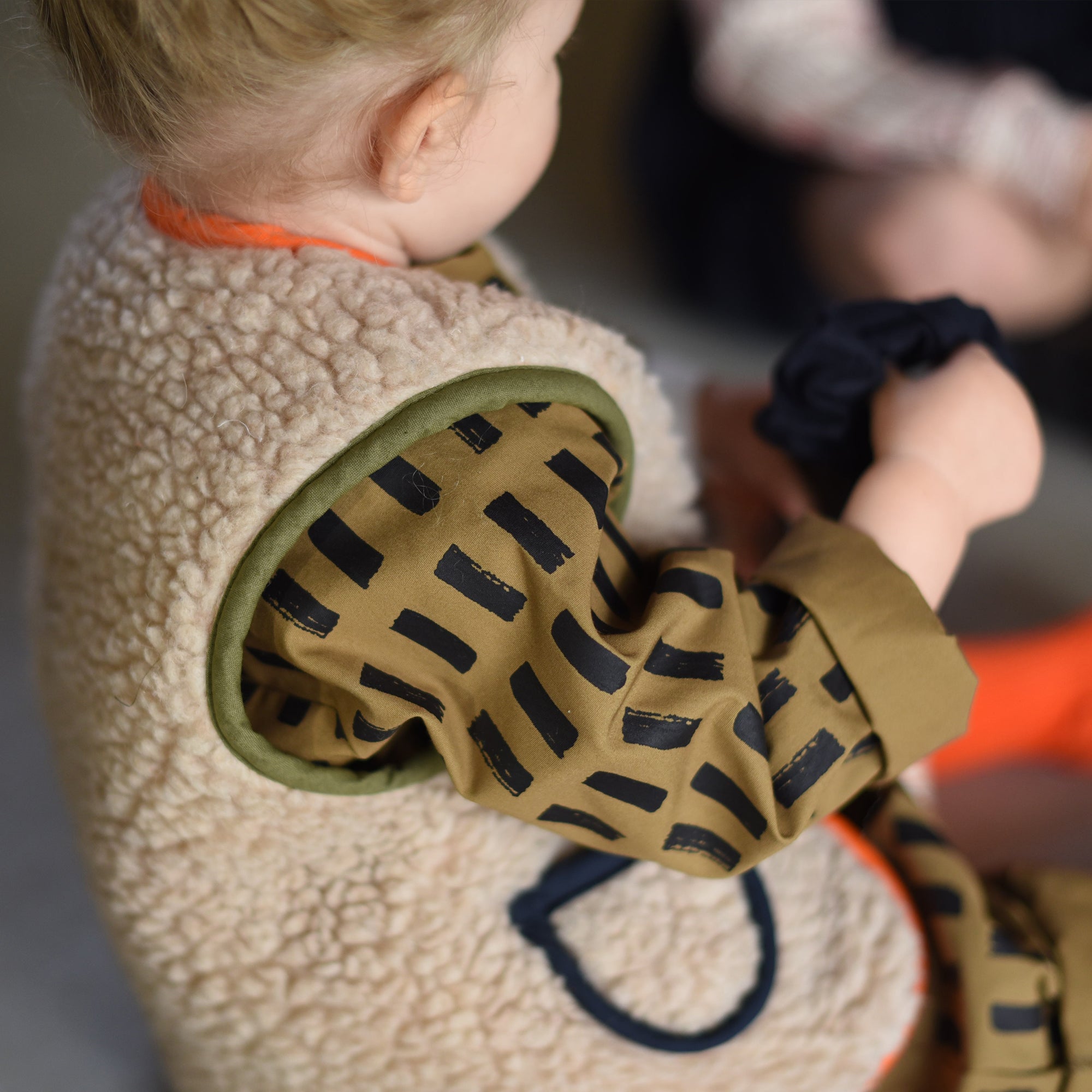 Gilet sans manche enfant en laine de mouton marron